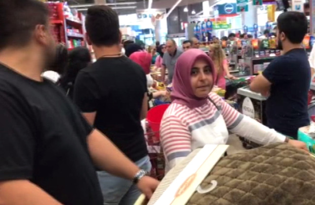 Dev Mağaza Zincirinde ‘Kasa Kilitleme’ Eylemi