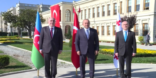 Azerbaycan ve Gürcistanlı Mevkidaşlarıyla Bir Araya Geldi