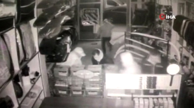 5 Dakikada 45 Bin TL’lik Malzeme Çaldılar