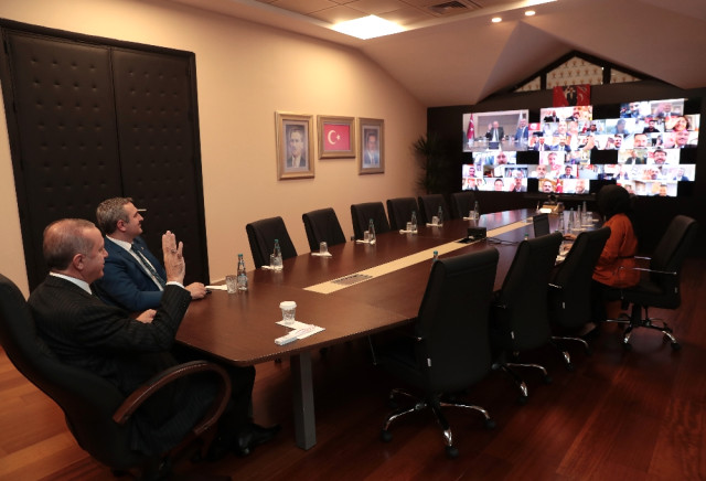Erdoğan, AK Parti’li Başkanlar ile Telekonferansla Görüştü