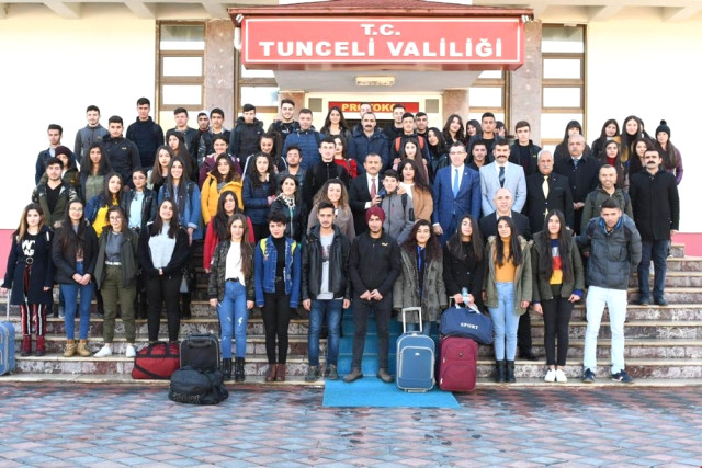 Tunceli’de 2 Bin 19 Öğrenciye Uçakla Yurtiçi Gezisi