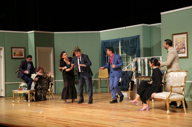 ‘Yalan Dolan’ İstanbul’da Tiyatro Severlerle Buluşuyor