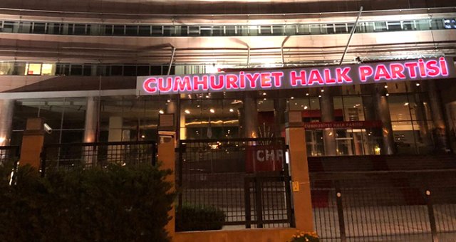 CHP’de Yaşanan Kadıköy ve Beşiktaş Krizinin Ardından Parti Yönetimi, İsimleri Yeniden Görüşme Kararı Aldı