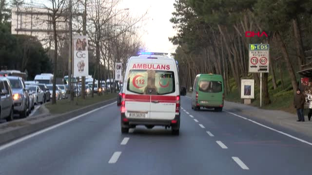 İstanbul- Sarıyer’de Otomobil Ambulansa Çarptı 2 Yaralı