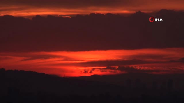 İstanbul’da Gün Doğumu Kartpostallık Görüntüler Oluşturdu