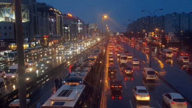 İstanbul’da Trafik Durma Noktasına Geldi