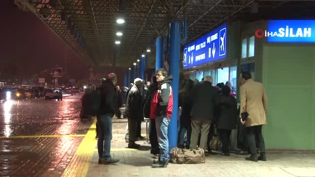 Sağanak Yağış Adana’da Uçak Seferlerini İptal Ettirdi