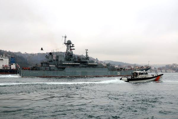 İki Rus Savaş Gemisi Peş Peşe Boğaz’dan Geçti
