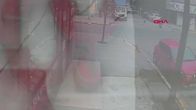 İstanbul-Avcılar’da Kuyumcu Soygunu Girişimi Soyguncuların Bıraktığı Paket Polisi Alarma Geçirdi