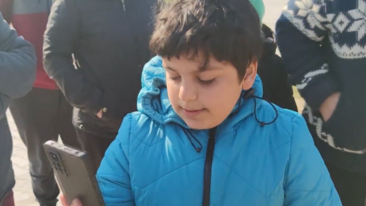 Kerem Aktürkoğlu’ndan depremzedelere moral telefonu